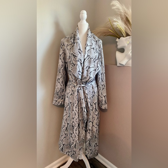 Express Tops - Express Small Snake Print Black Gray White Duster Spring Fall Formal‎ Office
